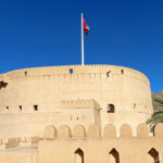 Unique par sa dimension, l'immense tour (Burj) ronde du fort de Nizwa mesure 36 mètres de diamètre et 30 mètres de haut.