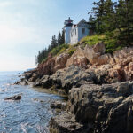 Le phare de Bass Harbor, perché sur les rochers en bord de mer, a la réputation d’être l’endroit le plus photographié du parc national d’Acadia.