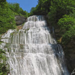 La chute d'eau de l'éventail est probablement la cascade la plus connue et donc la plus photographiée des cascades du Hérisson.