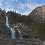 The Rouget waterfall comes from the torrent of Salles, fed by run-off from the mountain massif Griffe des Fonds.