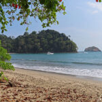 In the Manuel Antonio Park, the Playa Espadilla Sur is a beautiful and long sandy beach usually almost deserted. A rock formation called Roca Tortuga, separates it from the playa Manuel Antonio.