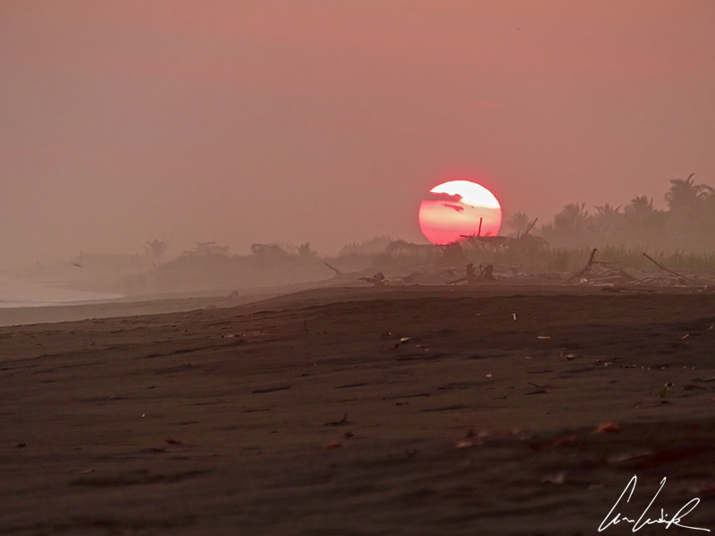 Sur la Playa Palo Seco, une plage de près de 12 kilomètres autant dire du sable à perte de vue, le spectacle du coucher de soleil est grandiose.