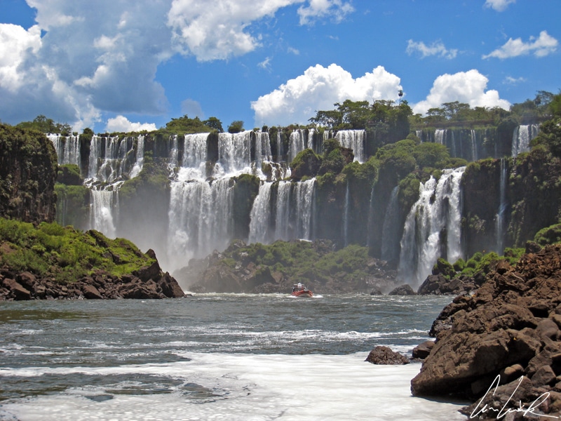 Located in the middle of the rainforest on the border of Argentina and Brazil, the Iguaçu or Iguazu Falls are a natural wonder.