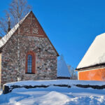 L'église de Nederluleå est construite en pierres composées d'environ 40 types de roches, avec des éléments en briques.