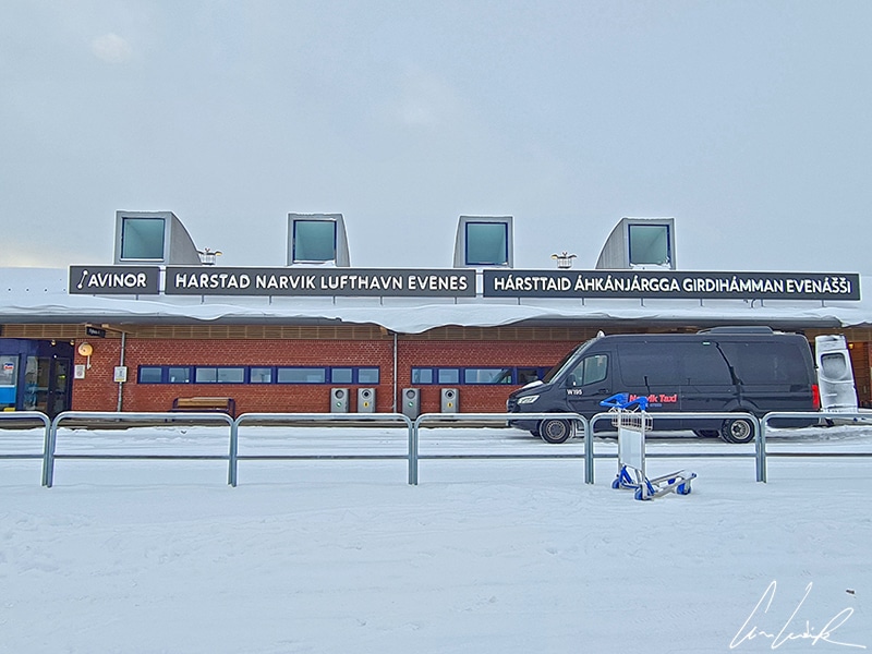 Harstad-Narvik airport, also known as Evenes, is one of the main gateways to Norwegian Lapland, being located in the surroundings of the Lofoten Islands and the Vesterålen Islands.